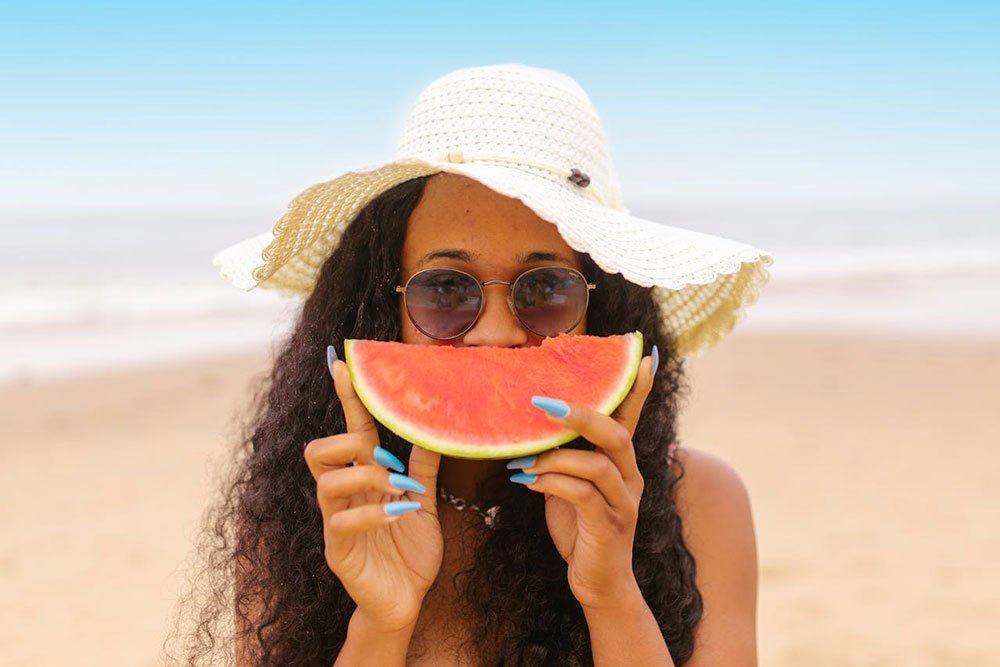 Enjoy delicious cuisine while still maintaining a healthy eating routine while traveling this summer.